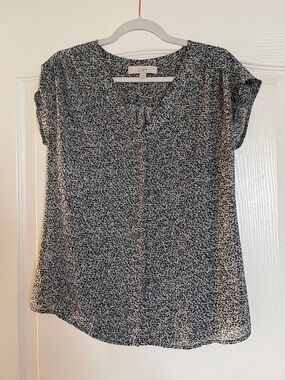 LOFT Black and White animal Printed cap Sleeve V-Neck Blouse
